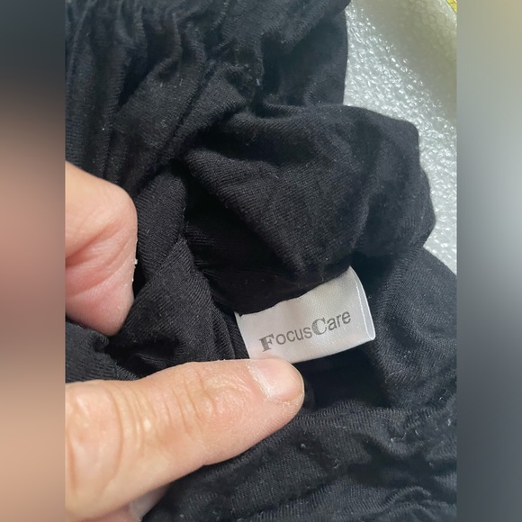 Focus Care Scarf Women Warm Floral Black and Gold - Picture 6 of 7